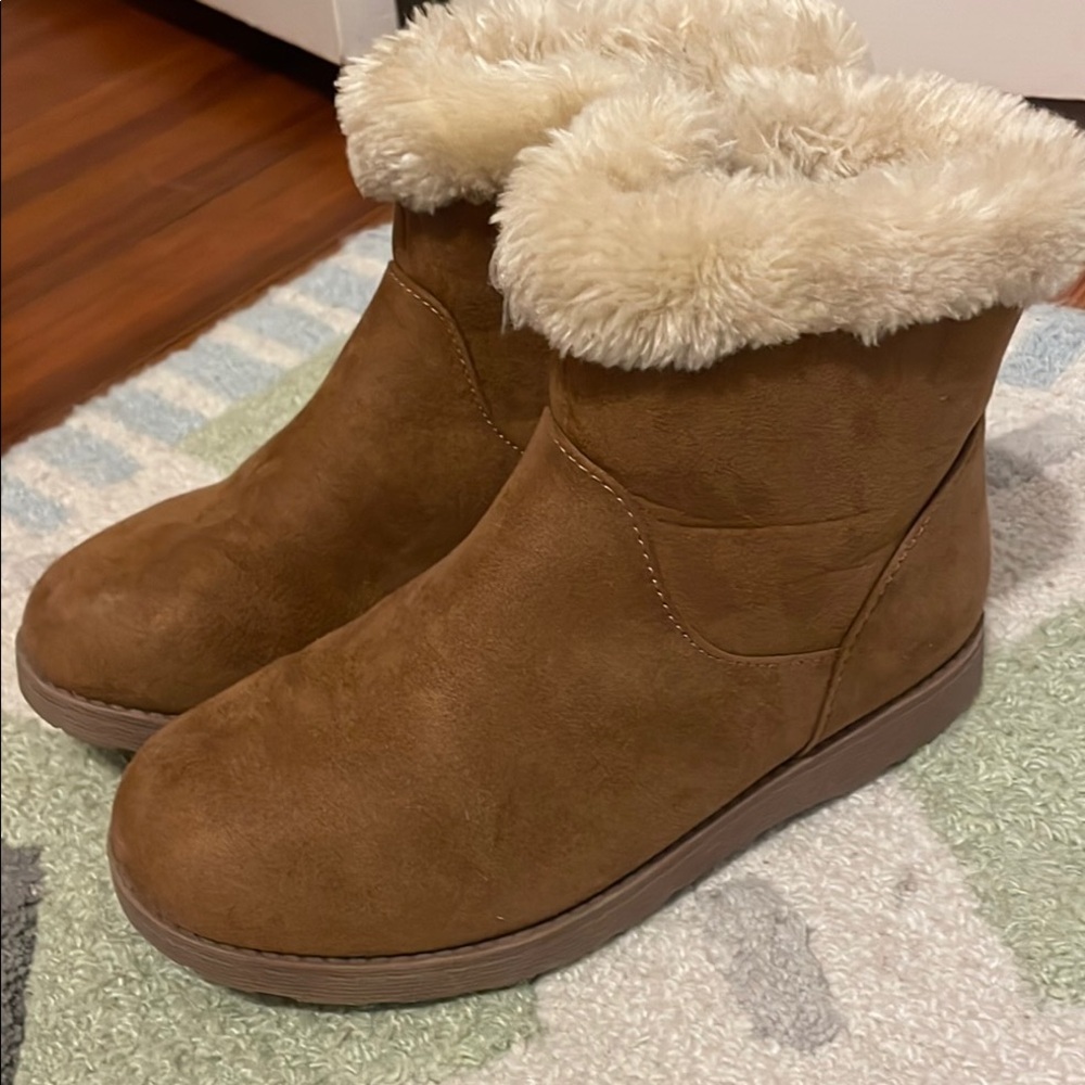 Cozy Brown Faux Fur Lined Ankle Boots size 2